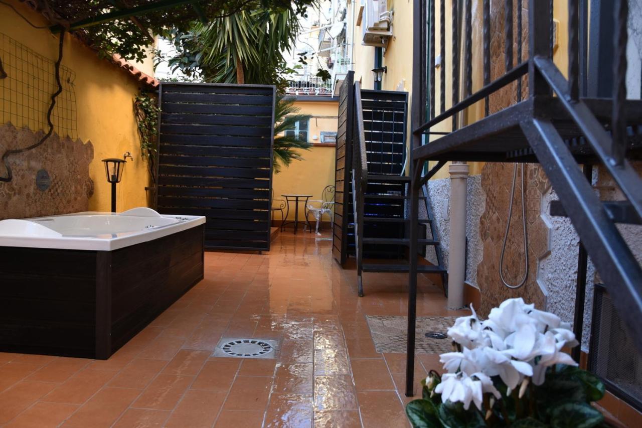 Ripa Garden Room And Suite Salerno Eksteriør bilde
